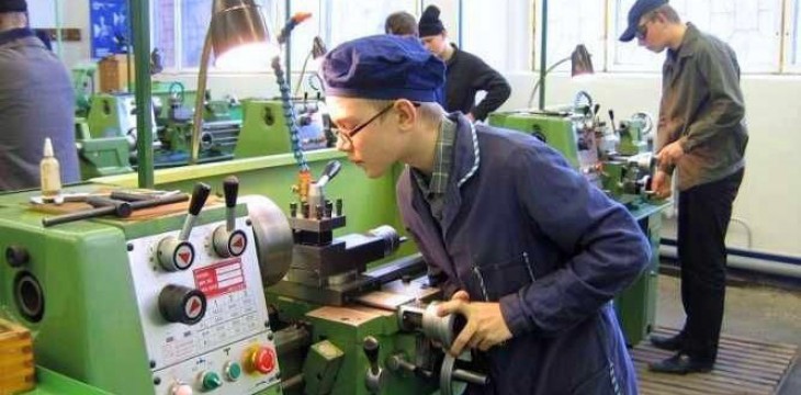 Казанским школьникам помогут освоить рабочие профессии